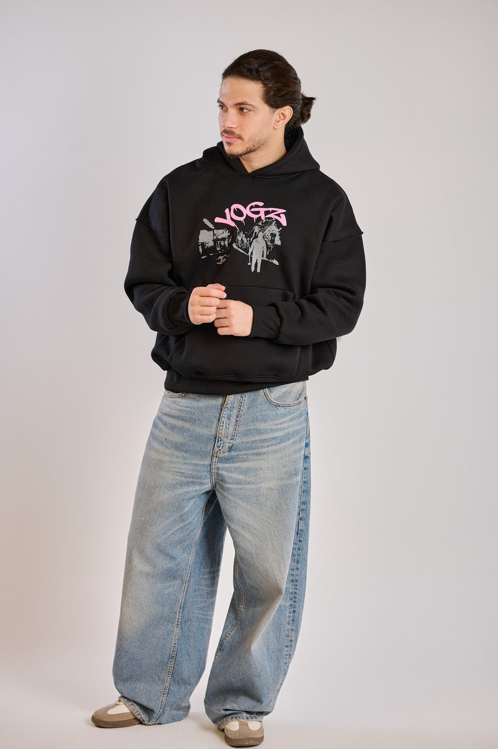 MIDNUGHT RUNNER HOODIE-BLACK