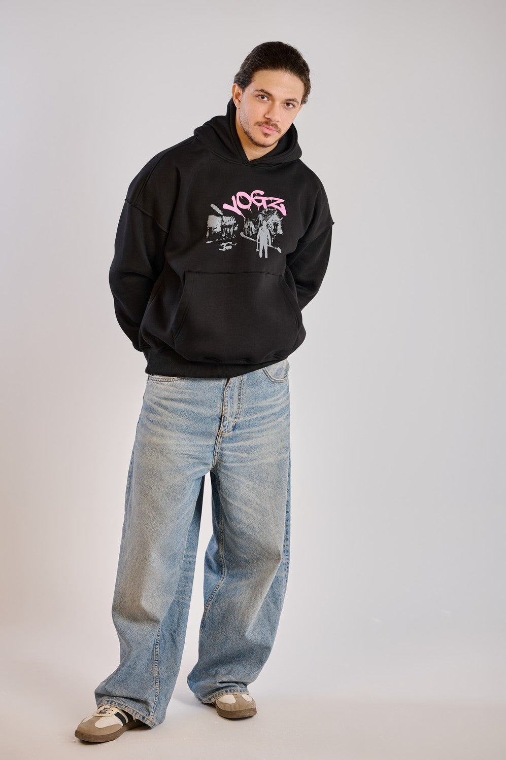 MIDNUGHT RUNNER HOODIE-BLACK